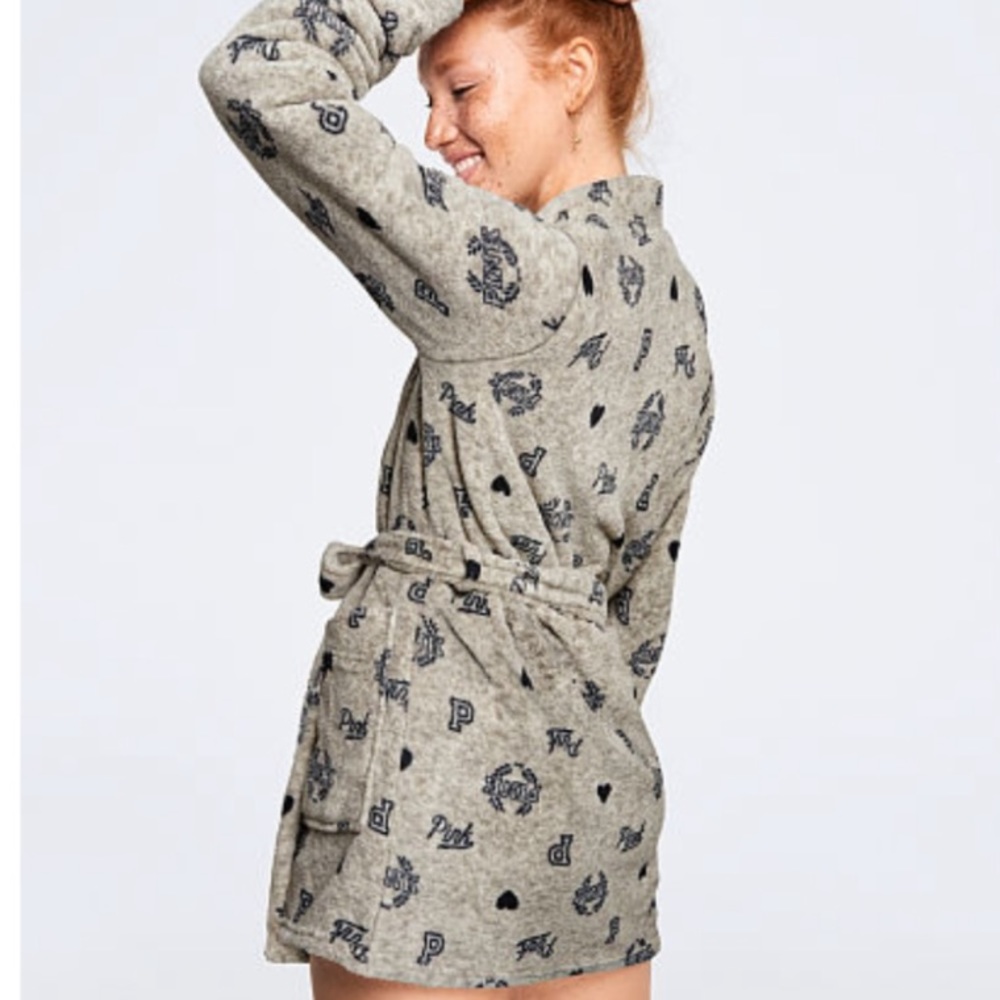 BRAND NEW WITH TAGS VS PINK Fleece Robe